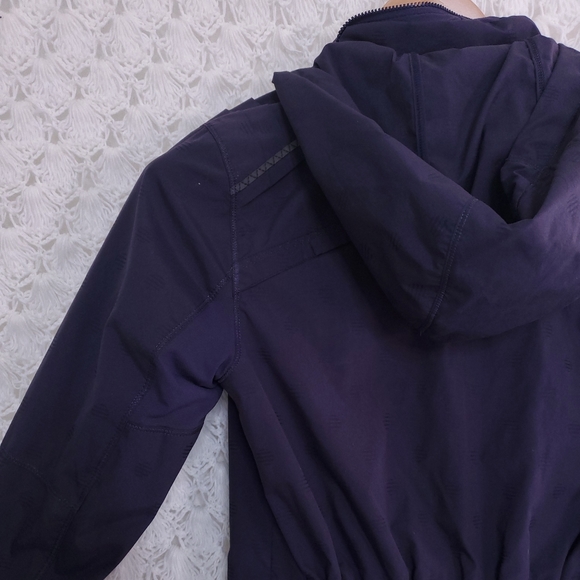 - Lululemon Spring Forward Kanoko Twist Jacket - Picture 7 of 13